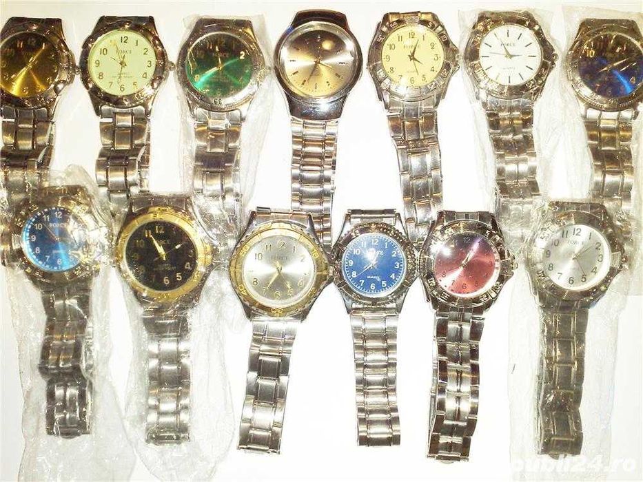 Ceas de mana Boy London electronic bratara metal imitatie argint. Pret 50 lei. Ceas de mana electronic Force cu bratara metal scurea piele. Pret 10lei