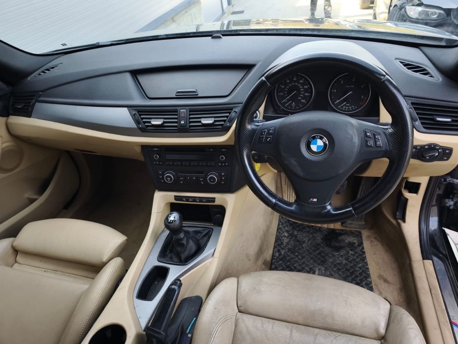 Dezmembrez BMW X1 E84 2.0d 18dX-Drive M Pack 2011  Manual piele recaro Jante 18 M volan M praguri ext oglinzi cu rabatare