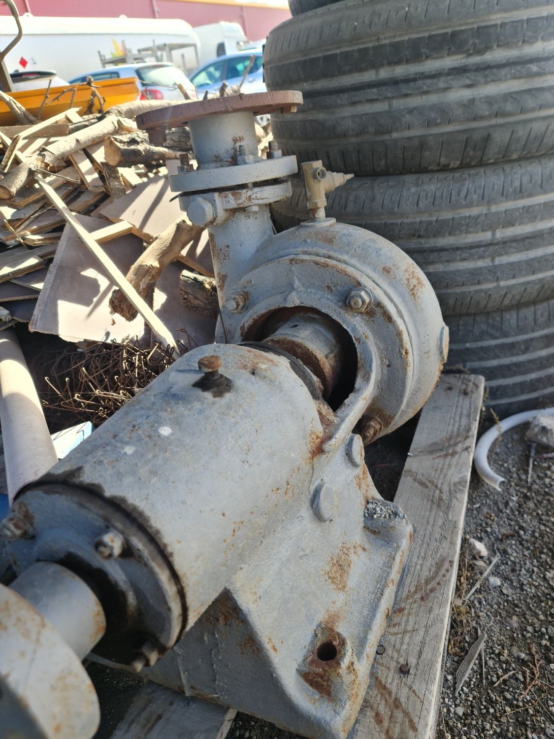 Продавам водна помпа 200.м3. с. Марково • OLX.bg