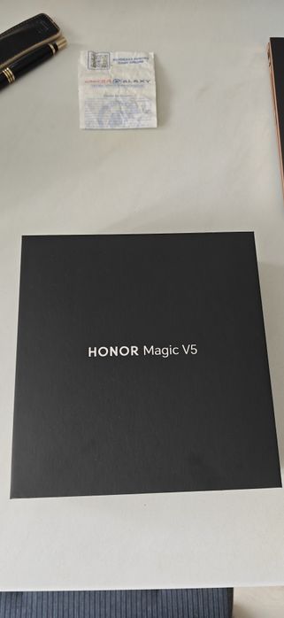 Vând Honor Magic V5