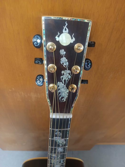 Продавам лютиерска акустична китара - прекрасна