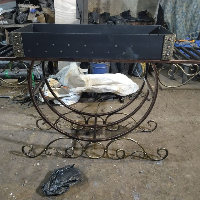 Мангал с ковкой 1м длина