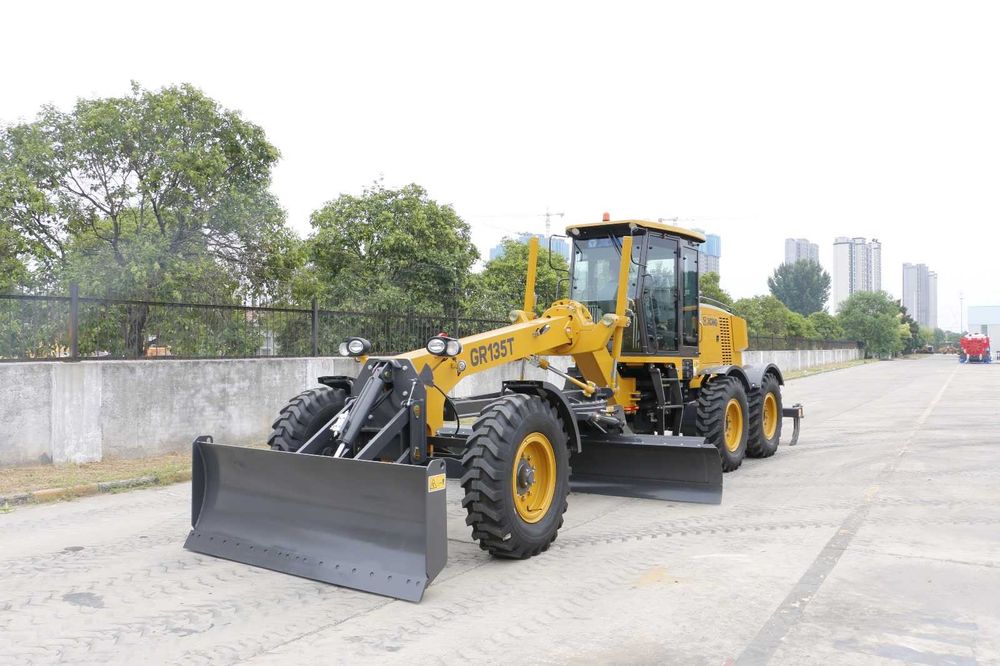 Autogreder nou XCMG GR135T, 12 t , lama fata / centrala / scarificator