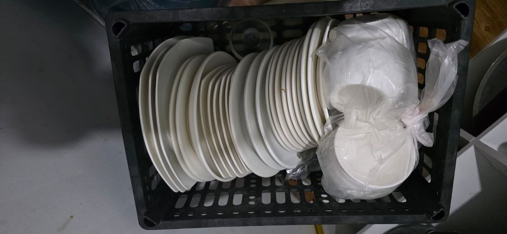 Продам посуду для столовой