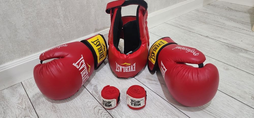 Боксерский набор Everlast – перчатки, шлем, бинт