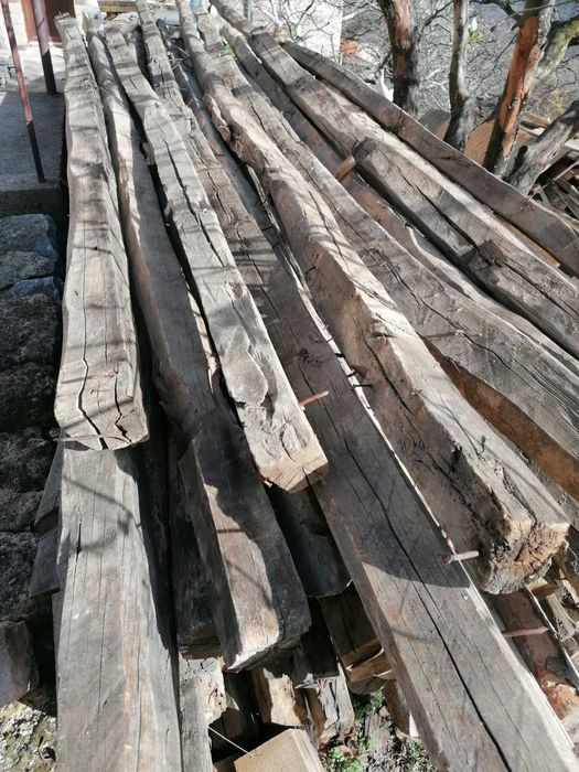 Стари дървени греди