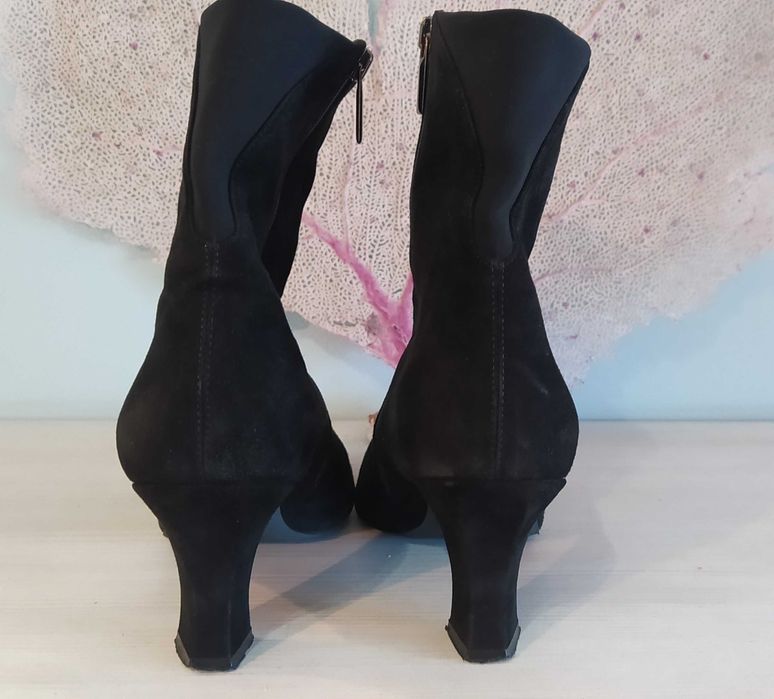 THIERRY RABOTIN черни велурени боти №40