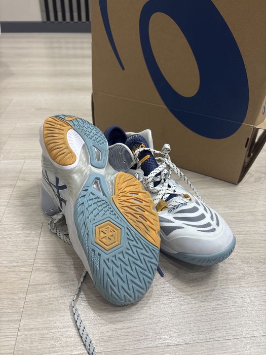 Продам кросовки asics