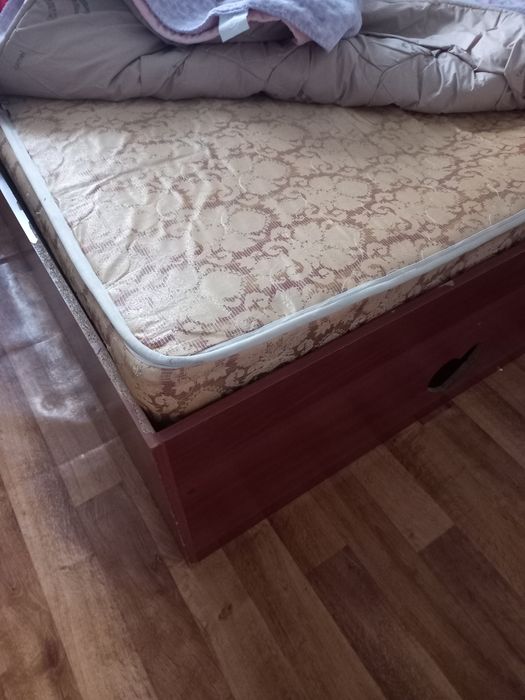 Продам кровать..