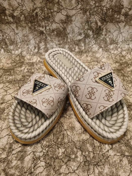 Дамски чехли Guess