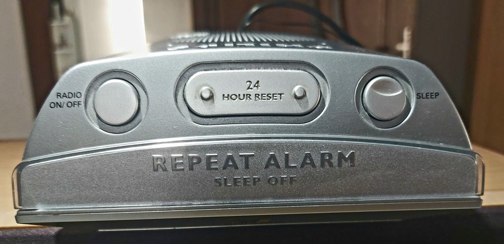 Radio Ceas Philips Mirror – Afișaj Mare, Design Elegant, Dual Alarm