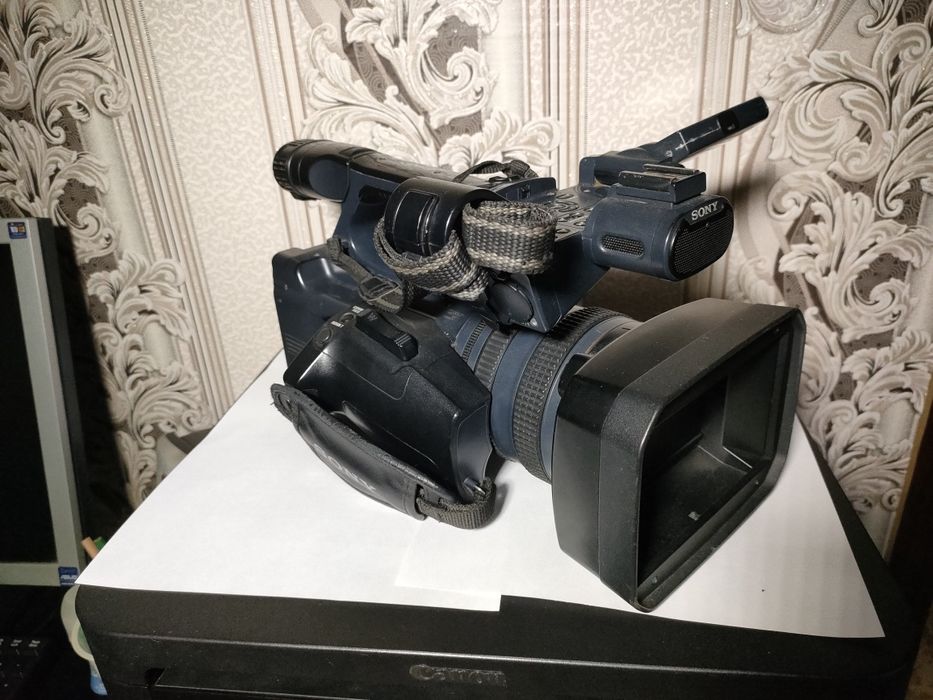 Видеокамера SONY AX 2000