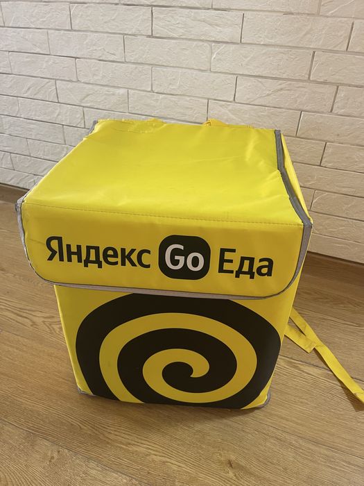 Яндекс термо - сумка, в отличичном состоянии, пользовались пару раз