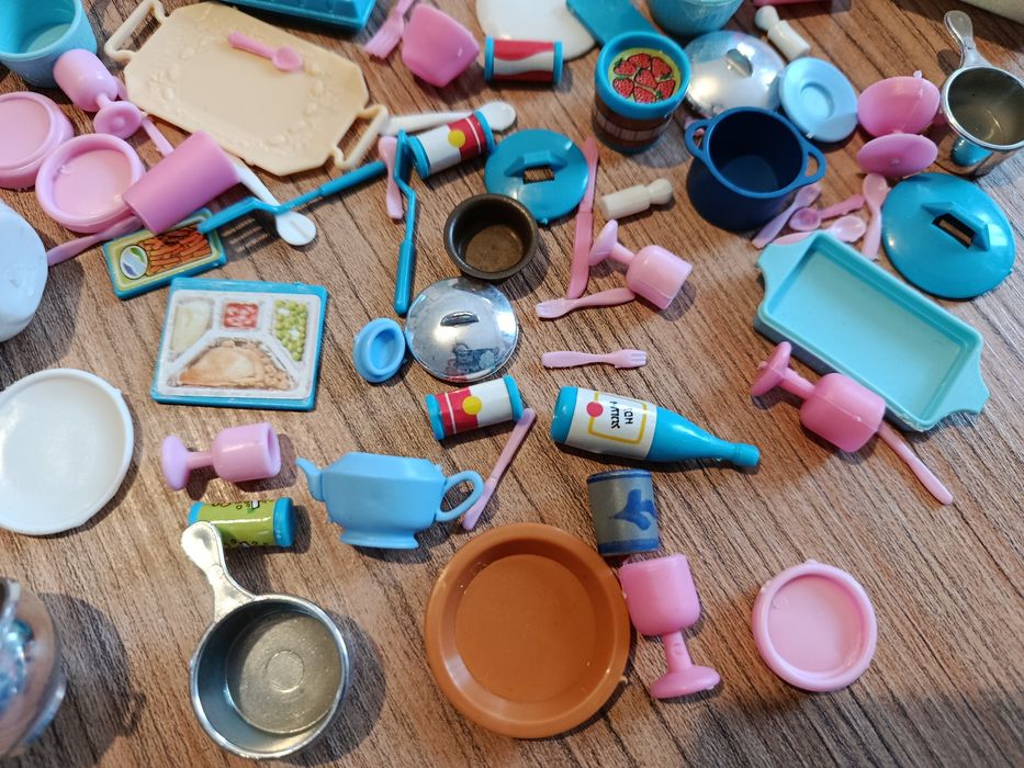 Lot super accesorii pentru bucătărie păpuși pahare oale cratițe Tavi