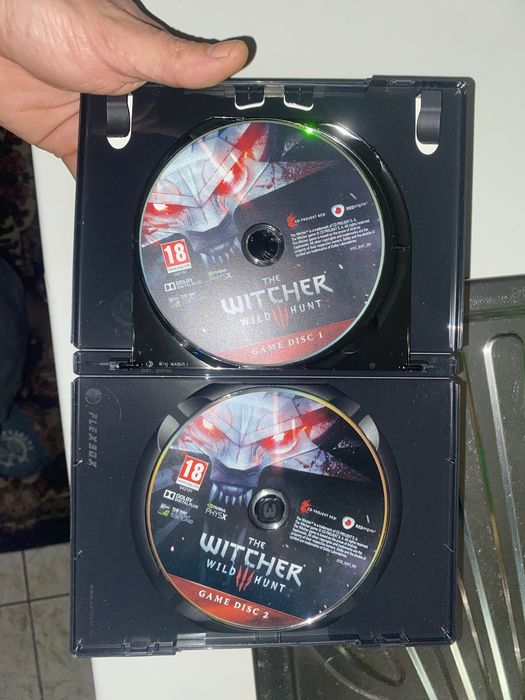 Vand doua jocuri pentru pc, in totial 4 cd uri