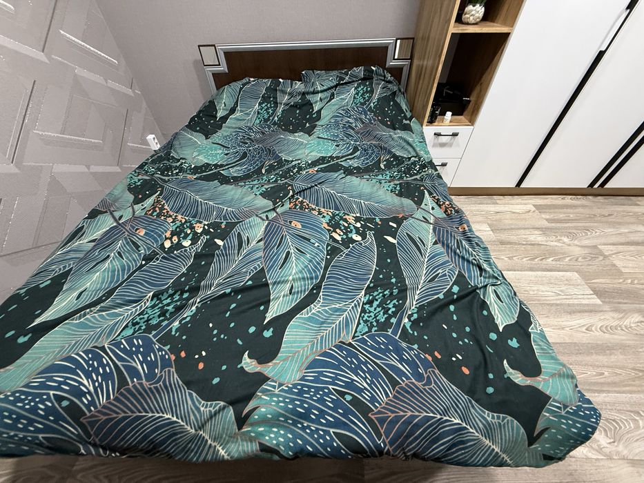 Двухместная кровать с тумбами