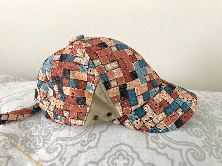 Шапки с козирка, различни модели