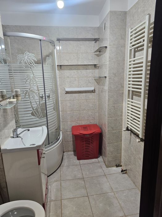 Închiriez apartament