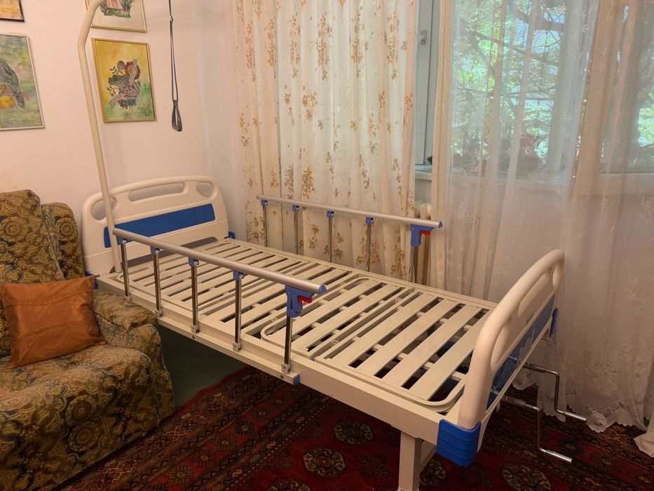 Pat mobil cu pozitionare mecanica cu saltea antiescare UNIZDRAV