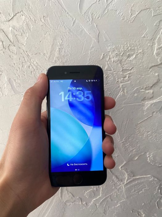 Айфон се 2020 идеал