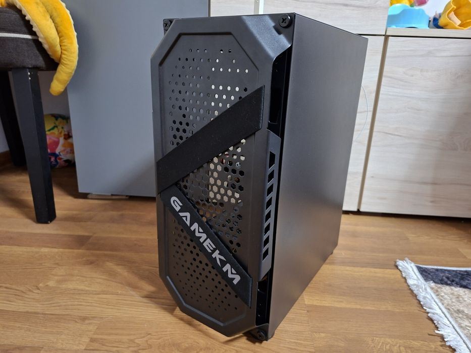 Vand unitate pc gaming  cu monitor mare nou