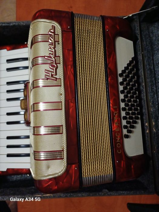 Акордеон  48баса Хохнер