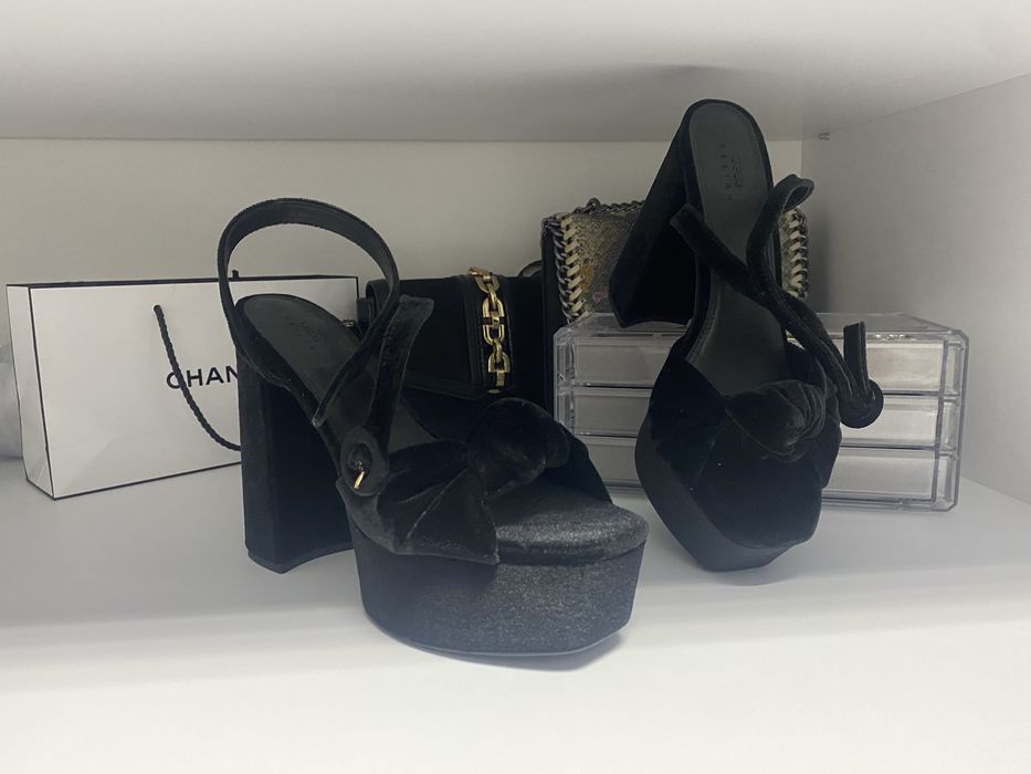 Черни сандали 38