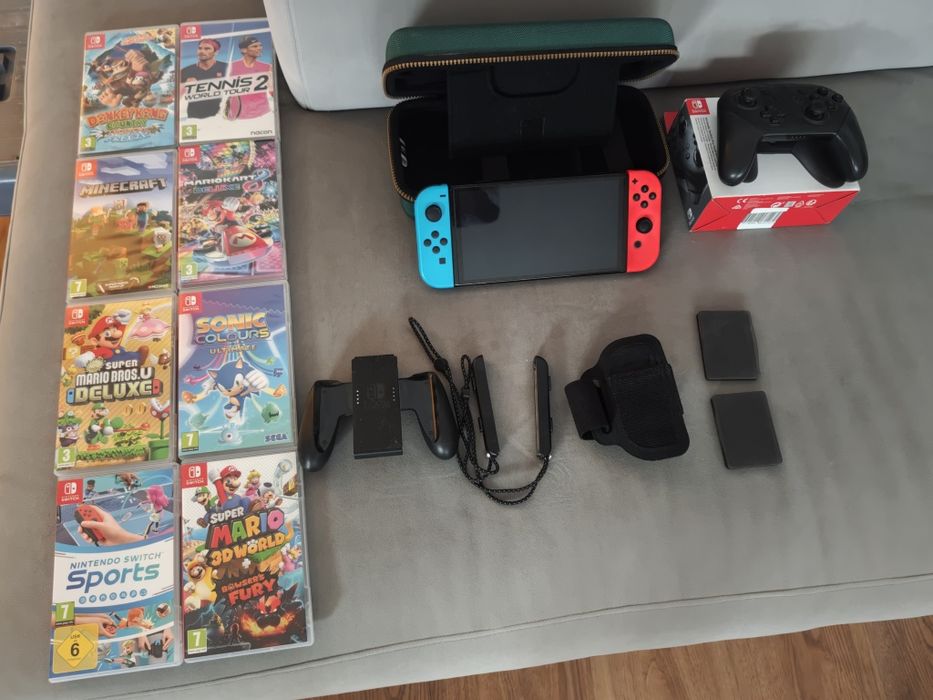 Nintendo Switch OLED + Dock + Pro Controller + 8 игри + куфарче