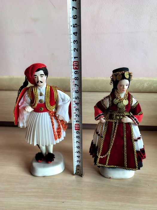 Колекционерски Порцеланови Фигури Национални Носии