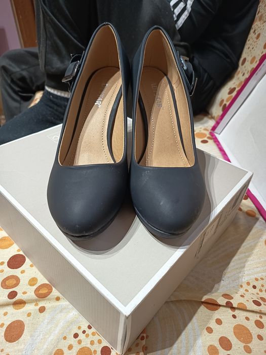 Vand lot pantofi dama negri