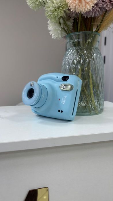 Продаю Instax Mini 11