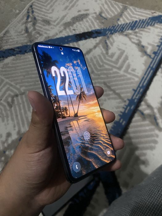 iPhone 11 128GB black. Samsung Galaxy S21 5G 256GB