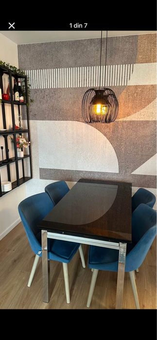 Masa sticla neagra si scaune tapitate