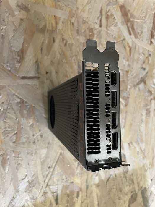 Radeon Vega 64 8Gb Sapphire si MSI