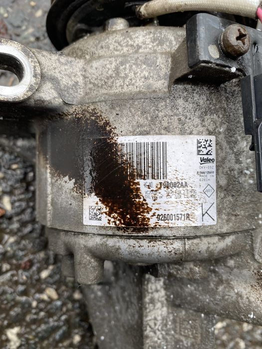 Compresor clima aer conditionat Dacia Duster Logan Sandero 2 1.5 dci