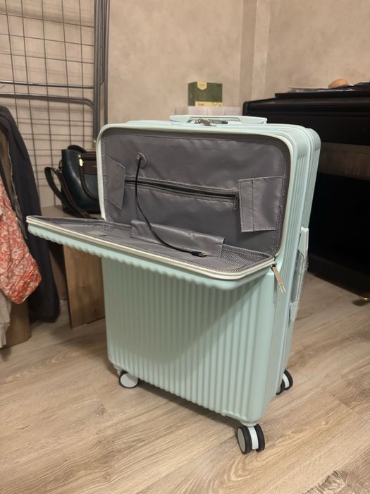 Продам качественный Чемодан