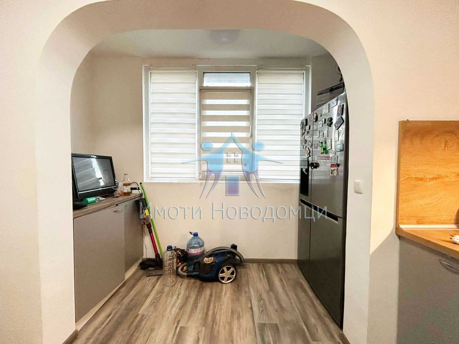 Продава се Четиристаен апартамент в Шумен, Пазара - 110 кв.м за 1298 €/кв.м - Снимка #1