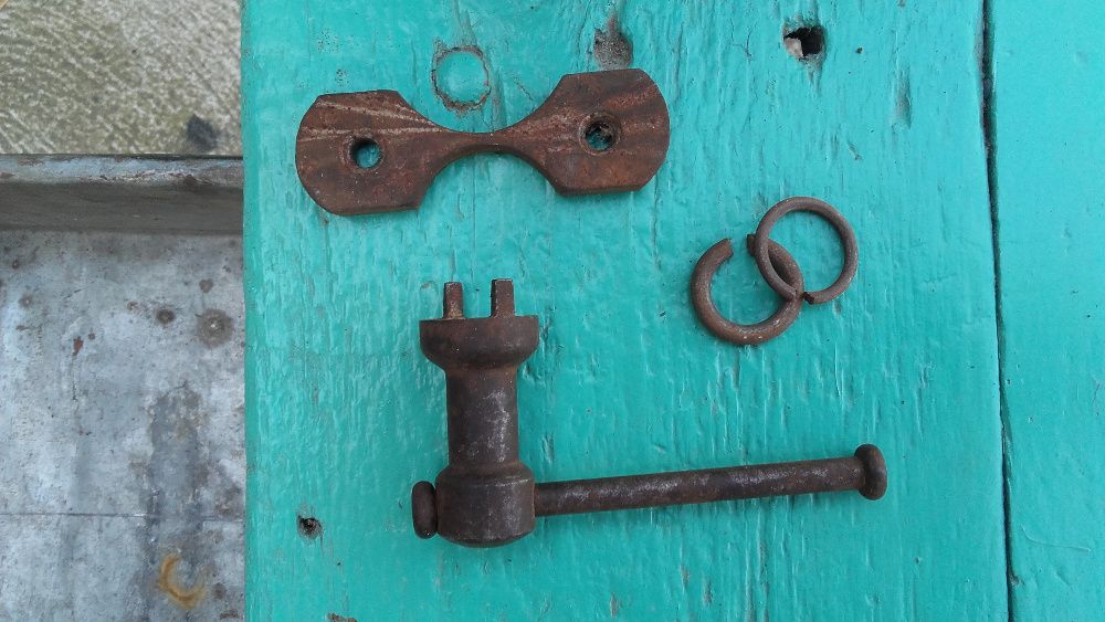 Masina bordurat tabla. Zig zag