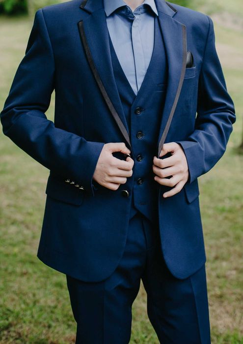 Costum 3 piese, ca nou, culoare albastru