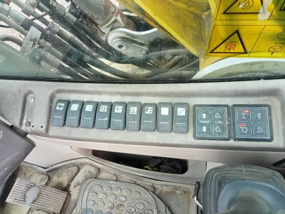 Vand/schimb Excavator New Holand MH City 16t