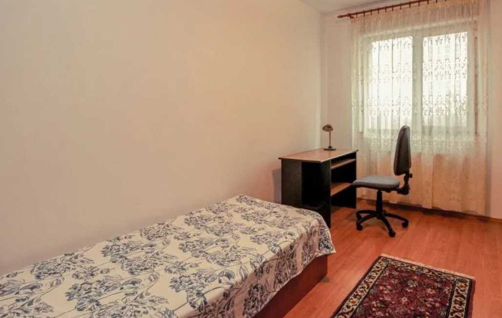 Дава се под наем Двустаен апартамент в Пловдив, Изгрев - 65 кв.м за 295.8 € - Снимка #1