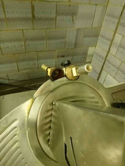 Слайсер, автомат нарезки колбасы, ветчины, сыра, овощей и фрукт. +стол