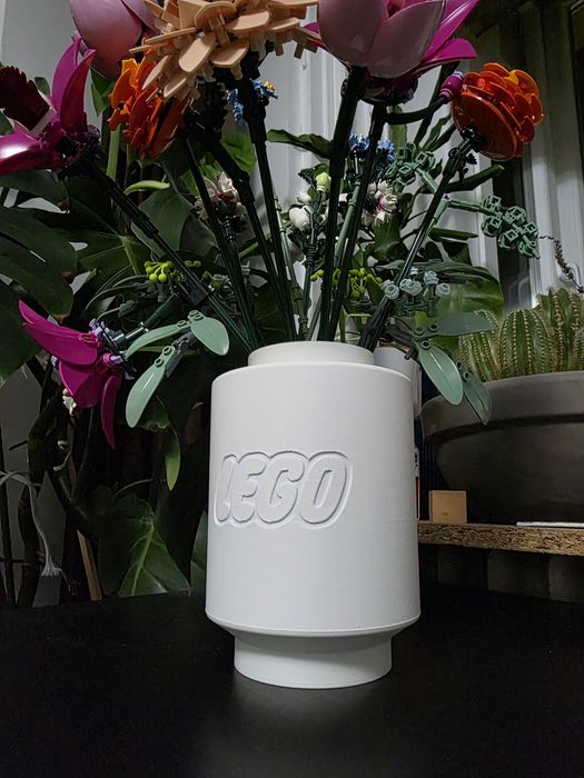 Vaza decorativa dedicata colectiei Lego Botanical
