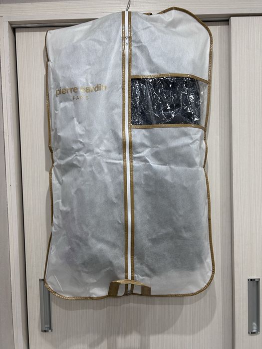 Чисто нови мъжки костюми