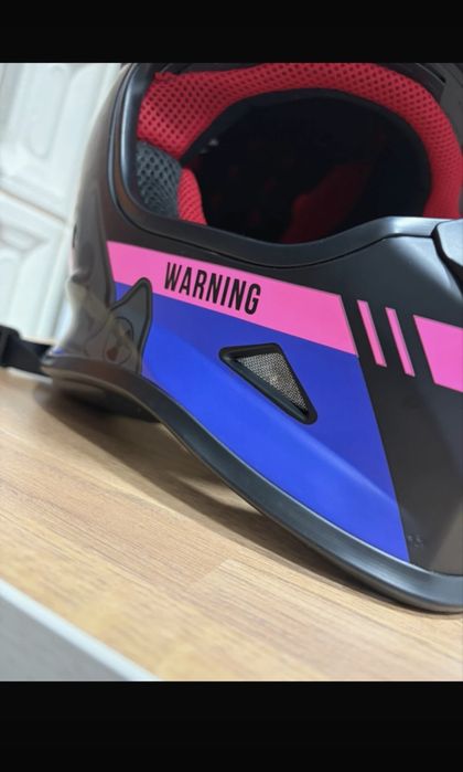 Casca enduro roz