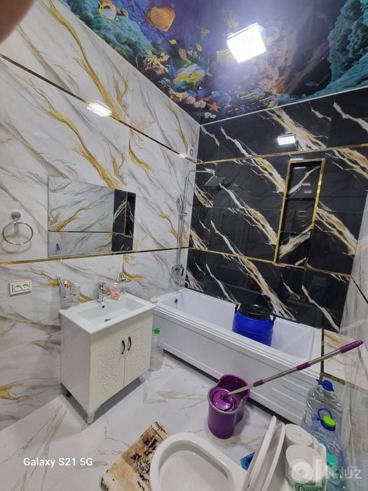 Olmazor metro vakzal oldida