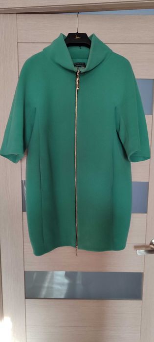 Продам пальто. В подарок длинные перчатки.