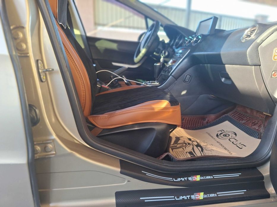 Автомобиль Пежо 408