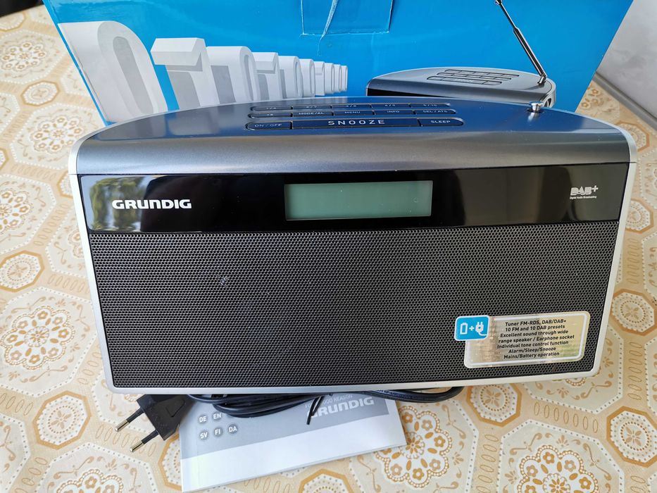 Vand aparat radio Grundig Music 85 DAB+,ca nou, pret 450 lei!