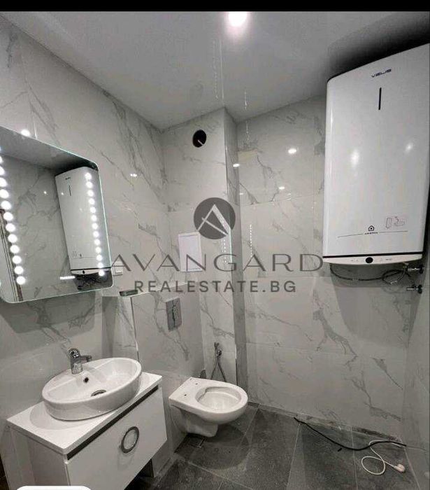 Продава се Двустаен апартамент в Пловдив, Остромила - 70 кв.м за 2558 €/кв.м - Снимка #4